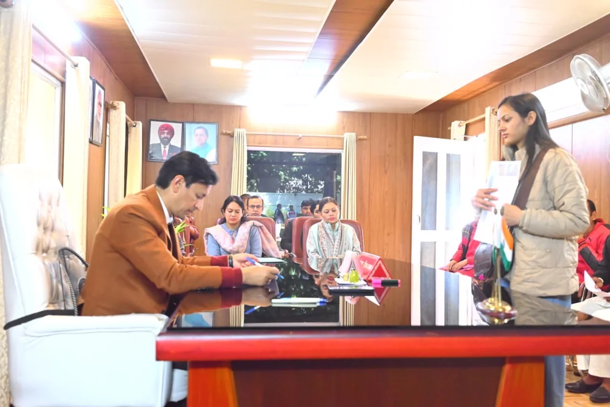 जनसुनवाई में आयुक्त दीपक रावत सख्त — भूमि विवाद, धोखाधड़ी और अवैध कब्जे पर तत्काल कार्रवाई body image 1