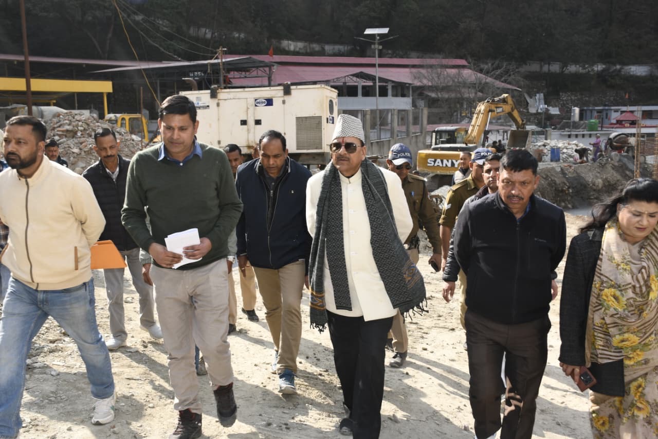 भवाली बाईपास पुल का निरीक्षण, कैंचीधाम में 39 करोड़ की पार्किंग कार्यों पर सख्ती body image 1