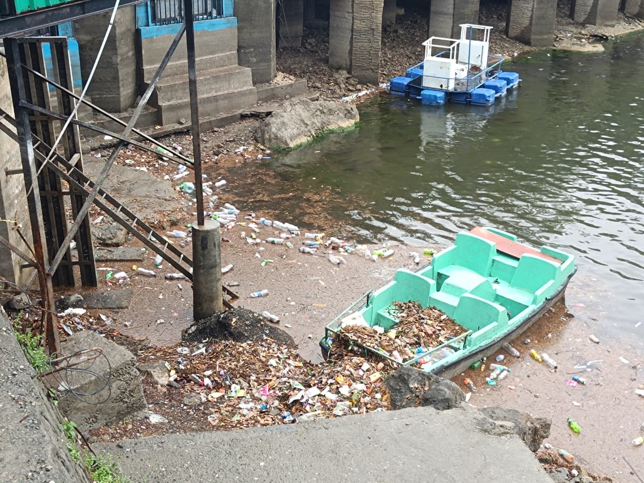 Nainital :चिल्ड्रन पार्क भी बना तालाब, बारिश में बह गए जल निकासी के दावे body image 1