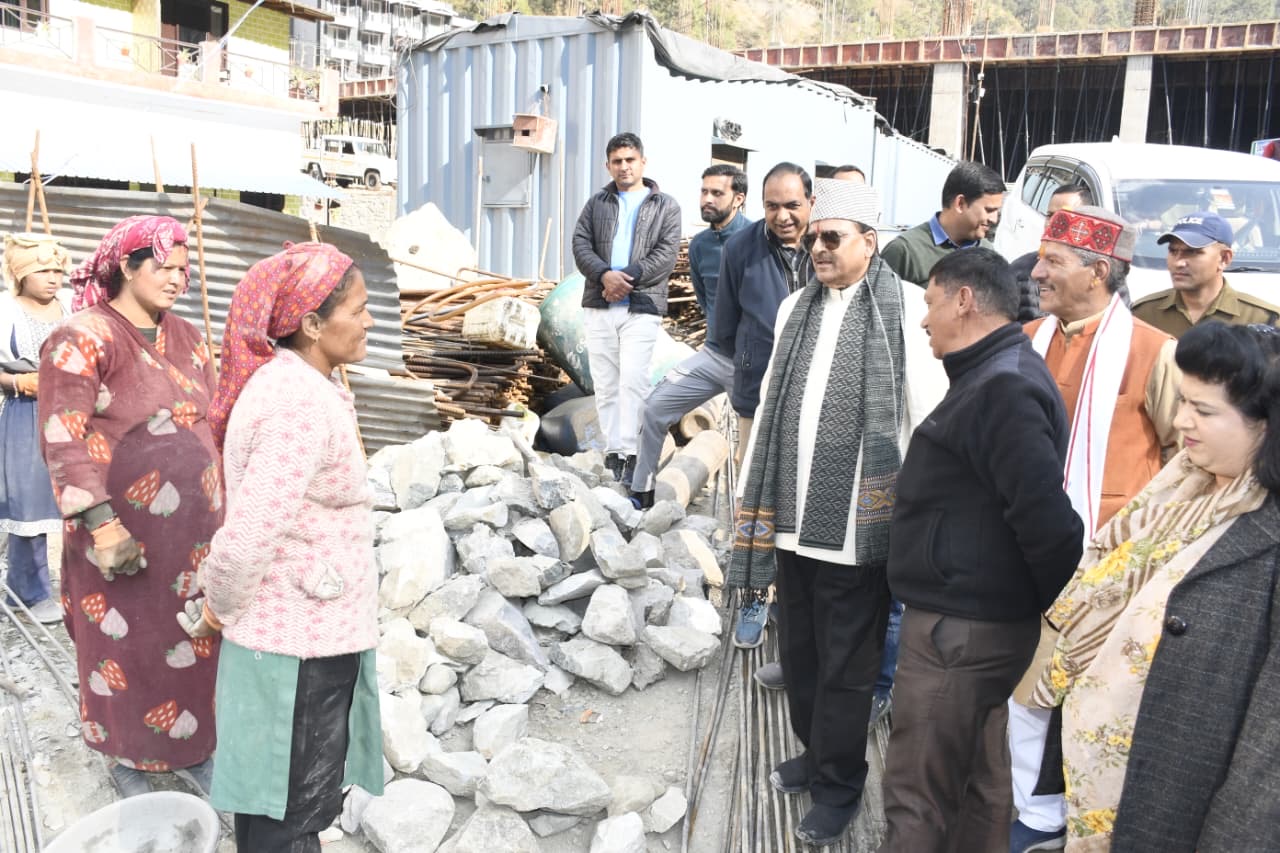 भवाली बाईपास पुल का निरीक्षण, कैंचीधाम में 39 करोड़ की पार्किंग कार्यों पर सख्ती body image 2