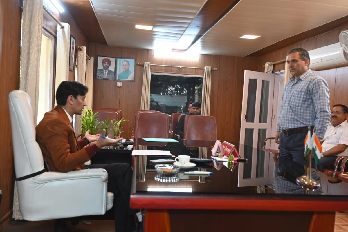 जनसुनवाई में आयुक्त दीपक रावत सख्त — भूमि विवाद, धोखाधड़ी और अवैध कब्जे पर तत्काल कार्रवाई body image