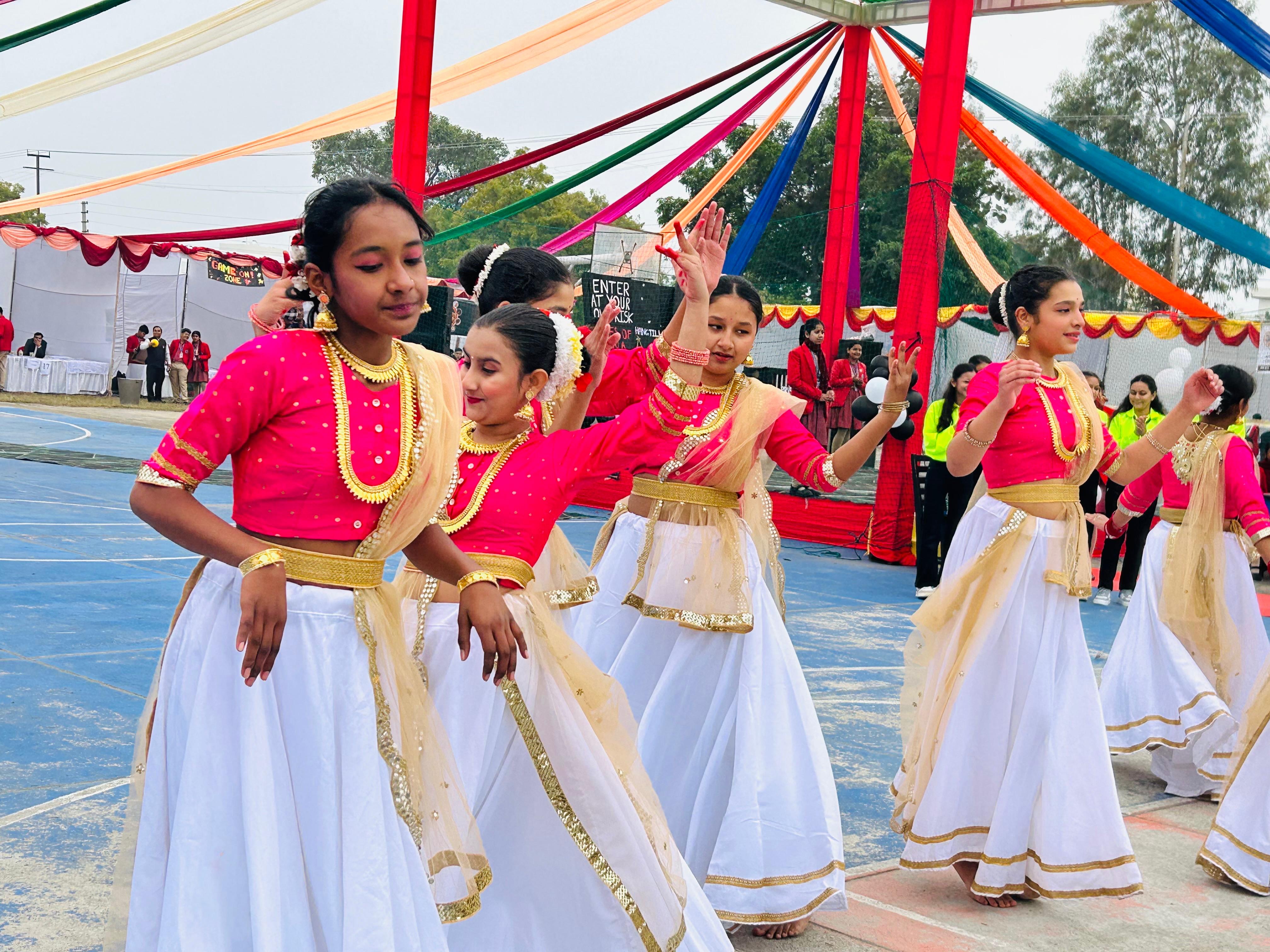 बिड़ला स्कूल में कौशल शिक्षा थीम पर फेट की धूम, आय सामाजिक संस्थाओं को दान body image