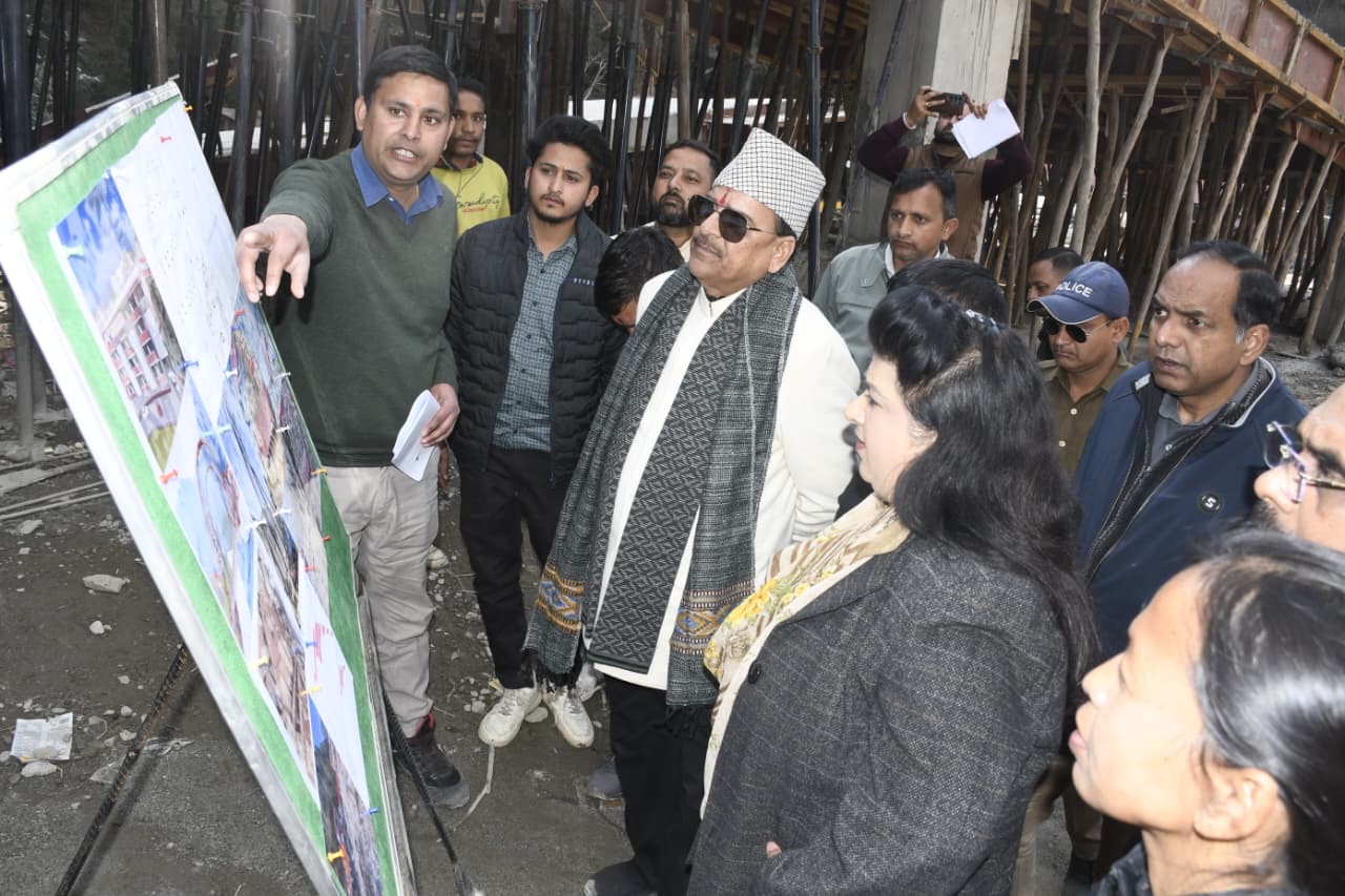 भवाली बाईपास पुल का निरीक्षण, कैंचीधाम में 39 करोड़ की पार्किंग कार्यों पर सख्ती body image