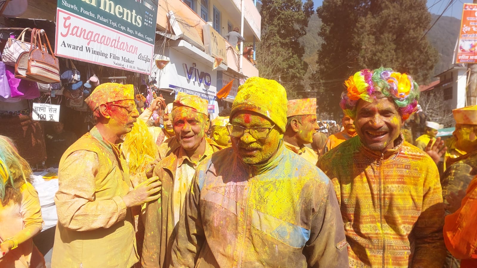 नैनीताल में भव्य होली रंग जुलूस, एक कुंतल रंग से सराबोर हुई सरोवर नगरी supporting media