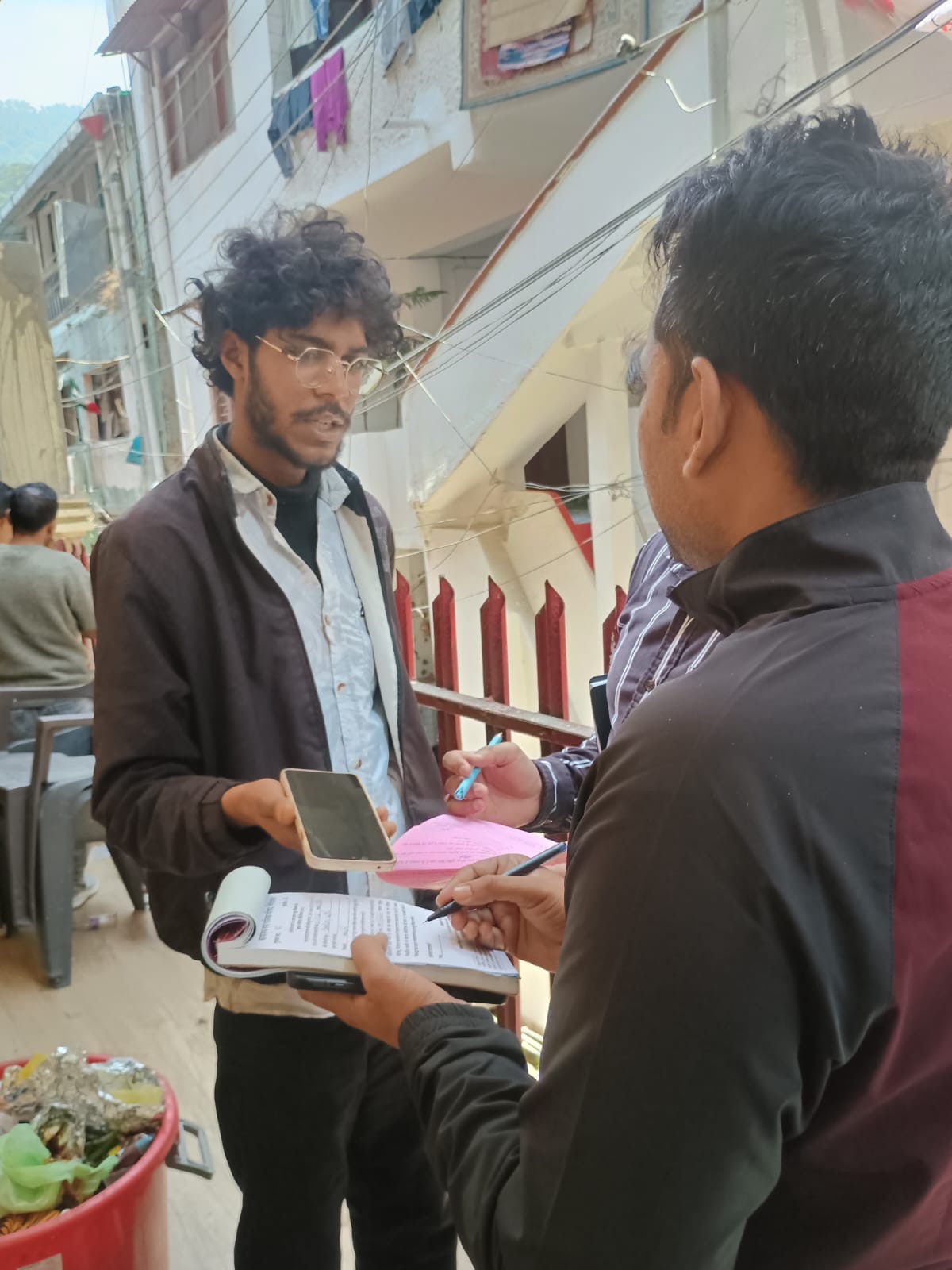 डीएम की सख्ती: ब्रॉडवे होटल पर 16 हजार का जुर्माना