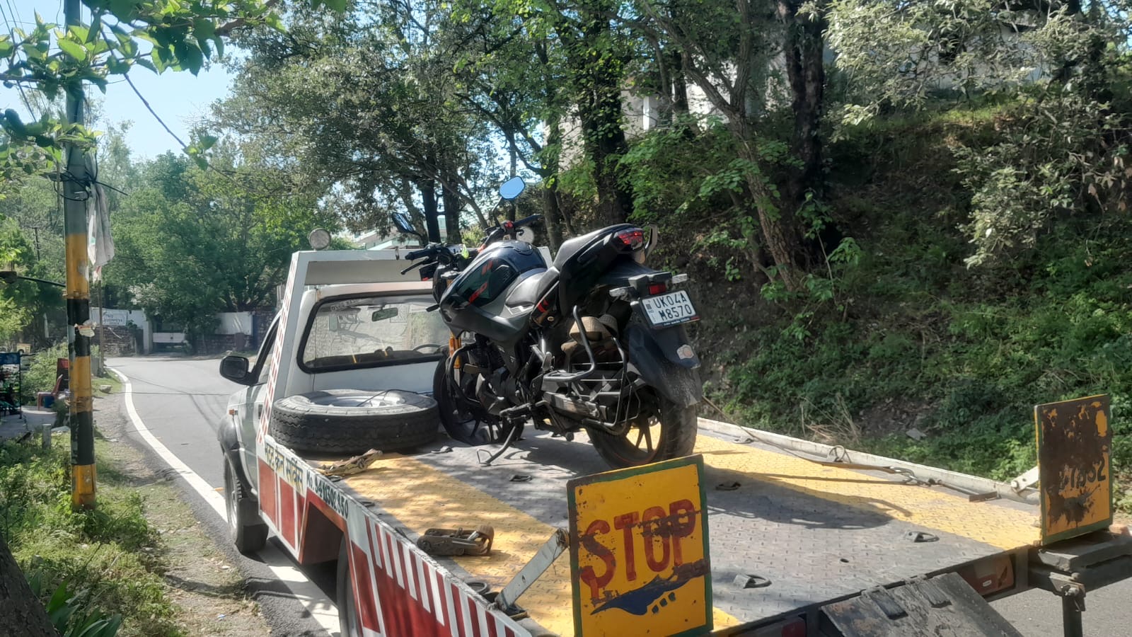 नैनीताल में टूरिस्ट पर लापरवाही का आरोप,  बाइक को टक्कर मारने के बाद करीब 68 हजार के बिल पर विवाद