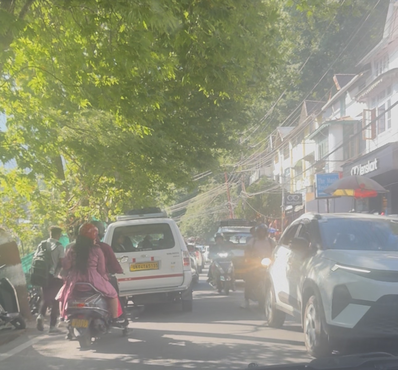 नैनीताल जाम से बेहाल : बैठकों तक सीमित तैयारी, सड़क पर क्यों फेल हो रहा प्रशासन?