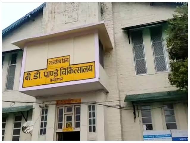 Nainital:टपकती छत के साए में इलाज, पहली बारिश में खुली अस्पताल की हकीकत