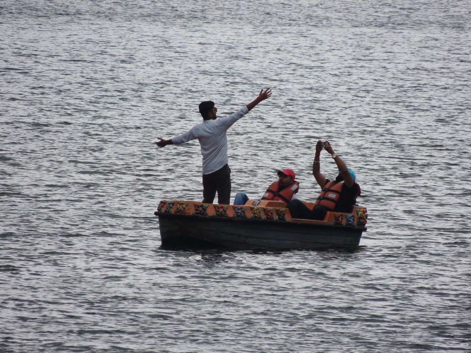नाव में बिना लाइफ जैकेट हुड़दंग करना पड़ा महंगा, हरियाणा के पर्यटक का कटा चालान