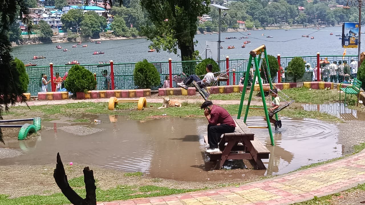 Nainital :चिल्ड्रन पार्क भी बना तालाब, बारिश में बह गए जल निकासी के दावे