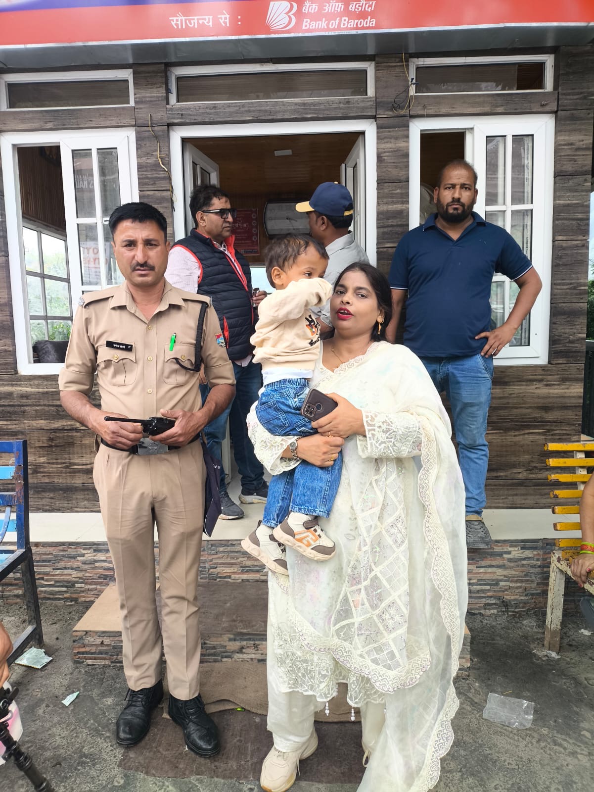 नैनीताल पुलिस का सराहनीय कार्य: परिजनों से बिछड़ा मासूम सकुशल मिलाया