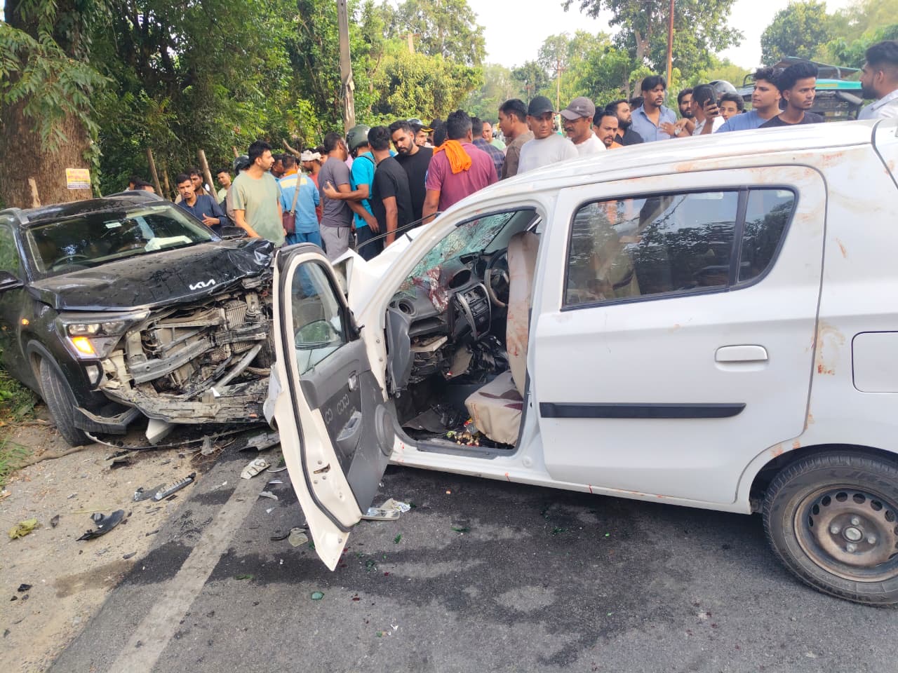 कालाढूंगी में भीषण सड़क हादसा, आमने-सामने की टक्कर में युवक की मौत, तीन घायल